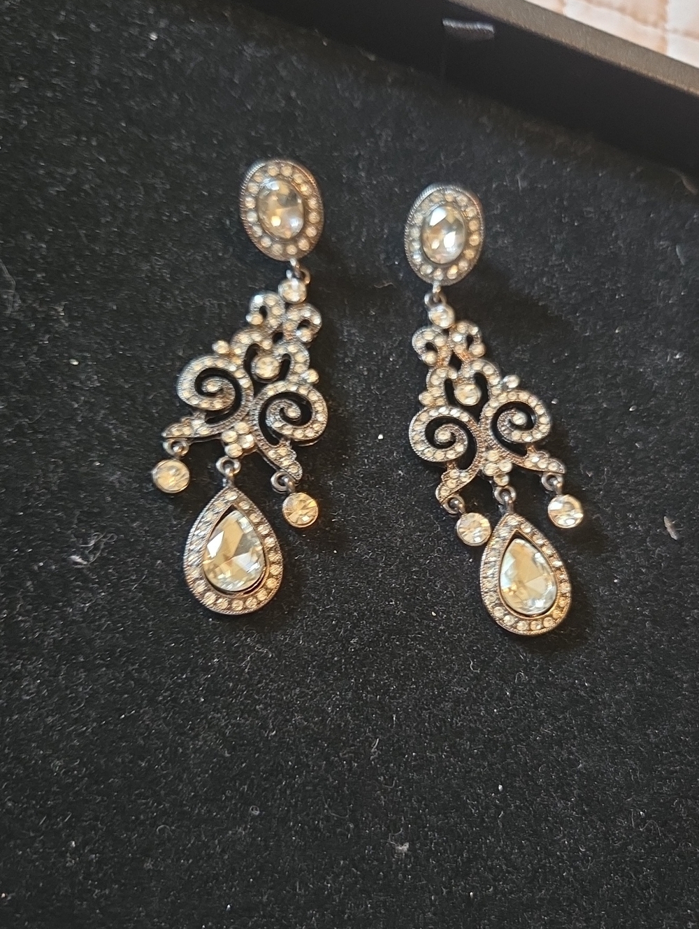 Crystal Teardrop Dangle Earrings - Rhinestone - Picture 3 of 7